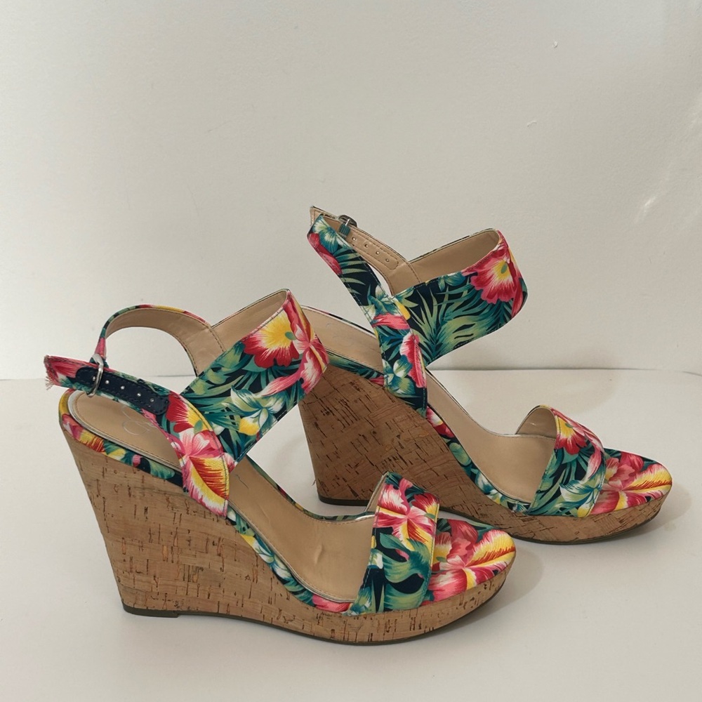 Jessica Simpson Delirah Floral
Wedge Espadrille Size 9 Platform
Heel Sandals